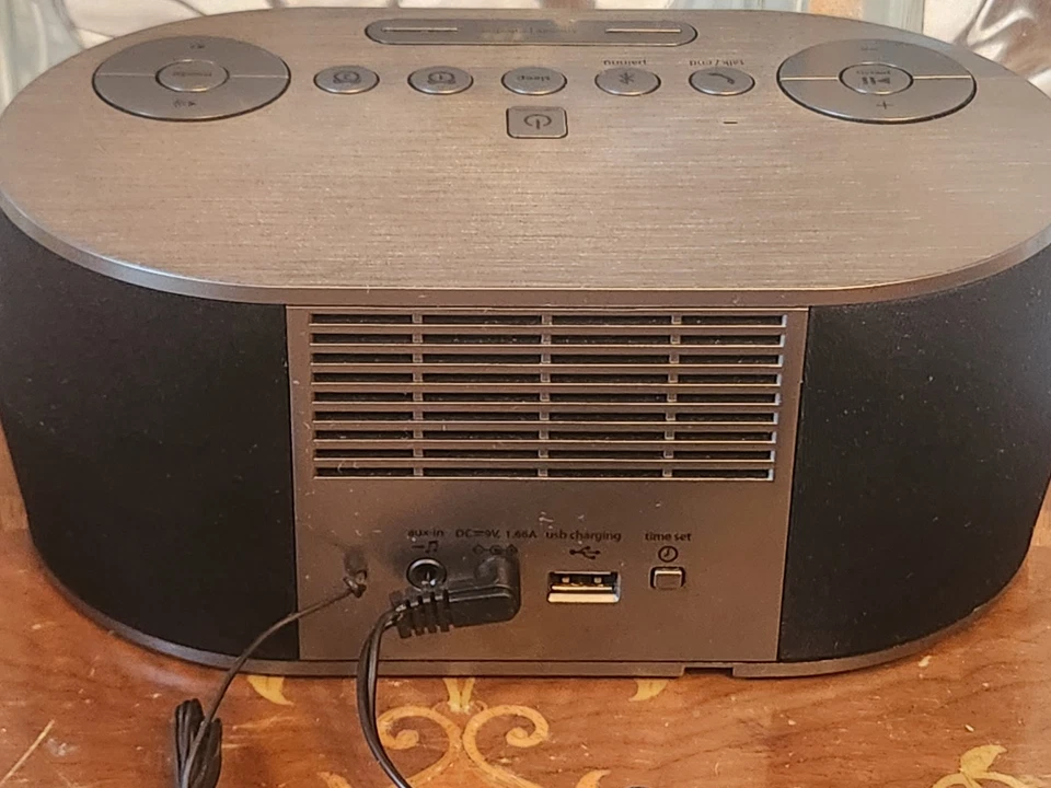 iHome iBT38 Wireless Bluetooth Stereo Dual FM Alarm Clock USB Charging Radio  - Image 3 of 4