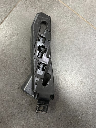 Front bumper mounting bracket
