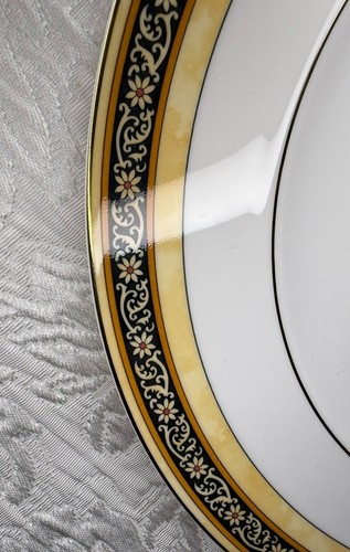 Wedgwood INDIA Bone China 10.75” Dinner Plate - Picture 2 of 9