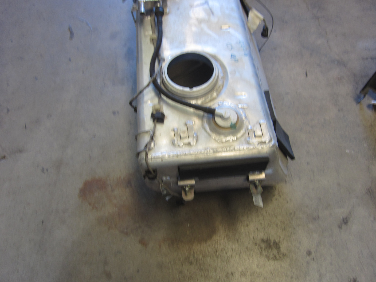 Maserati  Quattroporte 2005 UP - Two Pump Fuel Tank - USA Version