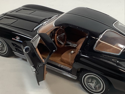 Danbury Mint 1:24 1963 Chevrolet Corvette Sting Ray Coupe NO BOX - Picture 2 of 7