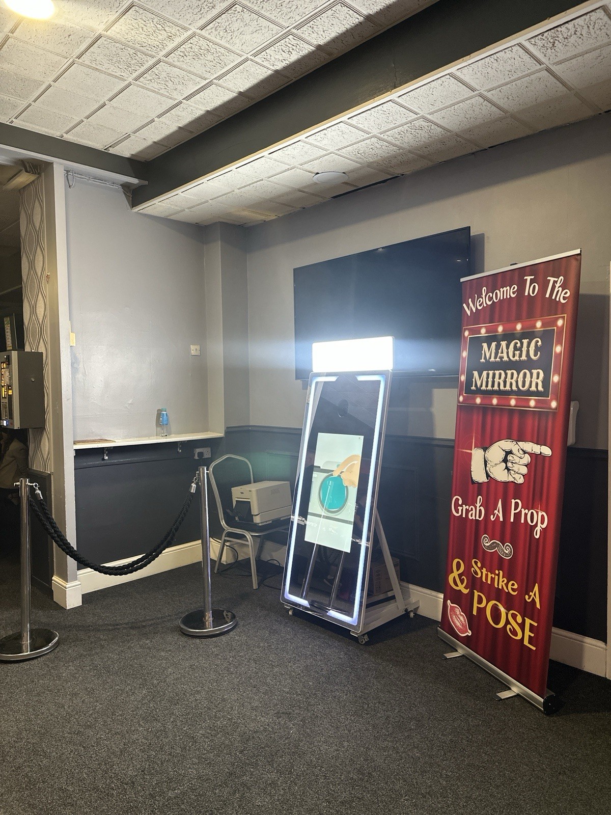 Fotomatón Magic Mirror para alquiler en bodas y fiestas eventos, etc.