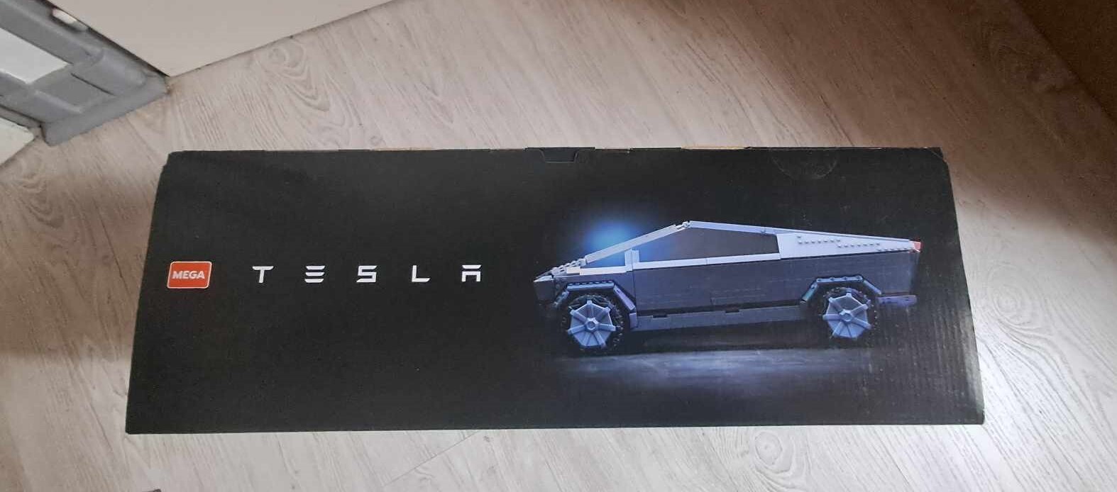 Mega Construx Tesla Cybertruck neuf scellé modèle de collection briques