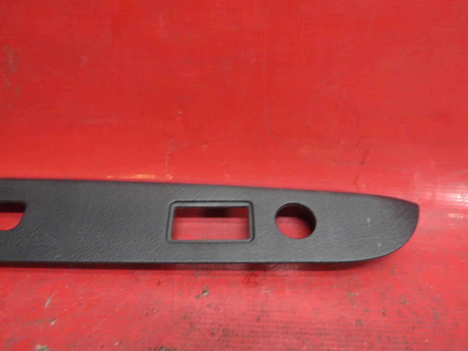 2006 BENTLEY FLYING SPUR TAILGATE BEZEL COVER