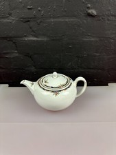 Wedgwood Osborne R4699 Large 2 Pint Teapot 2 Available