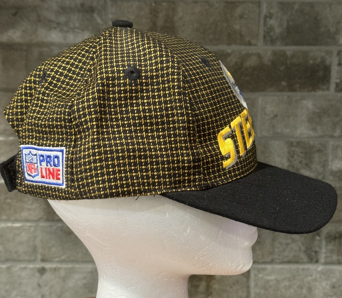 Vintage PITTSBURG STEELERS ~ Logo Athletic NFL Pro Line ~ Snapback