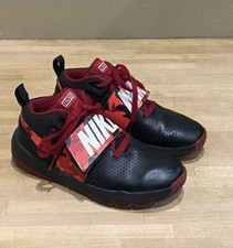 Nike Team Hustle D8 Red Black Boys Youth Size 4.5Y Basketball Shoes BQ5103-001