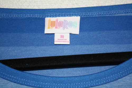 NWT LuLaRoe Size M Gigi Tee Blue Stripes Print Rayon Blend - Picture 3 of 4