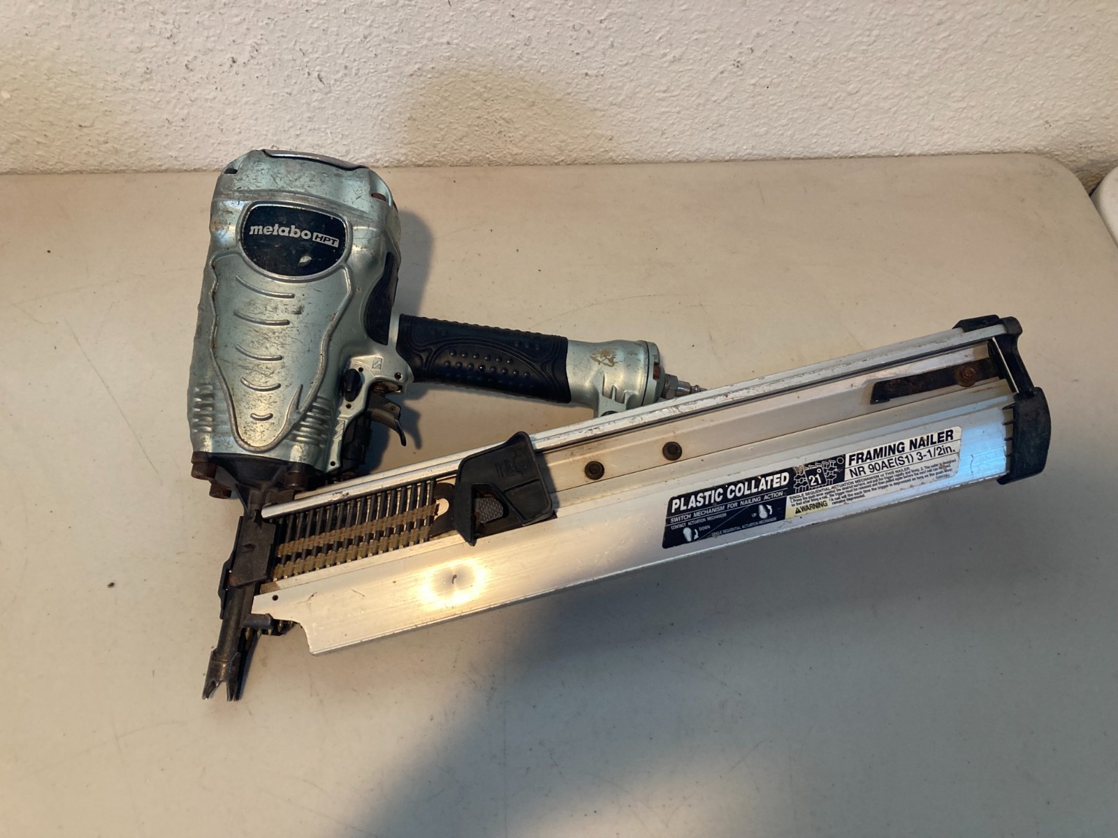 Hitachi Metabo NR 90AD(S1) 3-1/2" Paper Collated Framing Nai