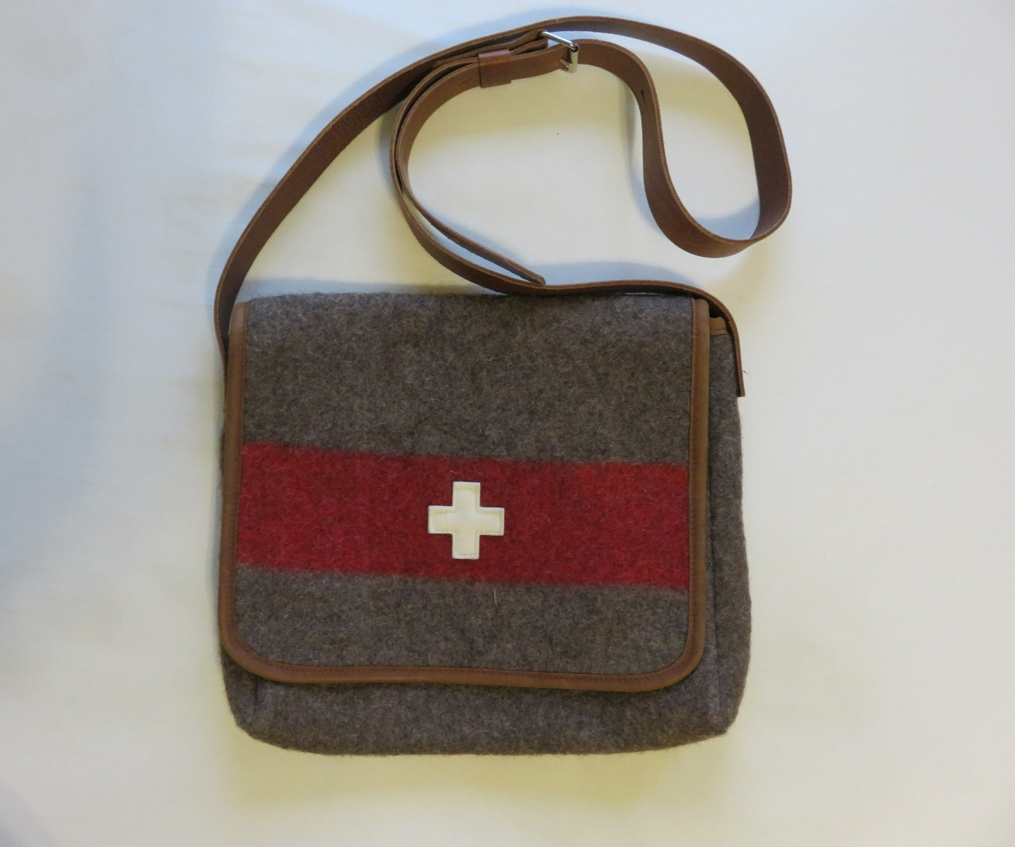 NWOT Karlen of Swiss Army Wool Leather Crossbody Messenger B