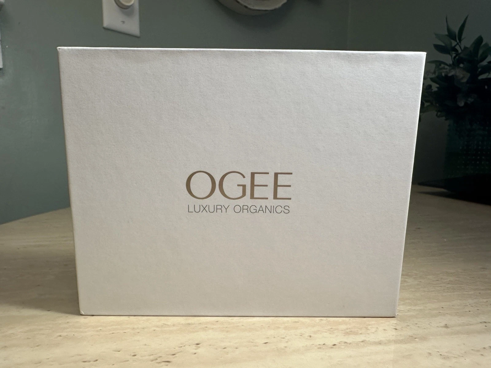 OGEE Luxury Organics Crystal Contour Collection Trio – Carnelian, Amber, Topaz
Opens in a new window
