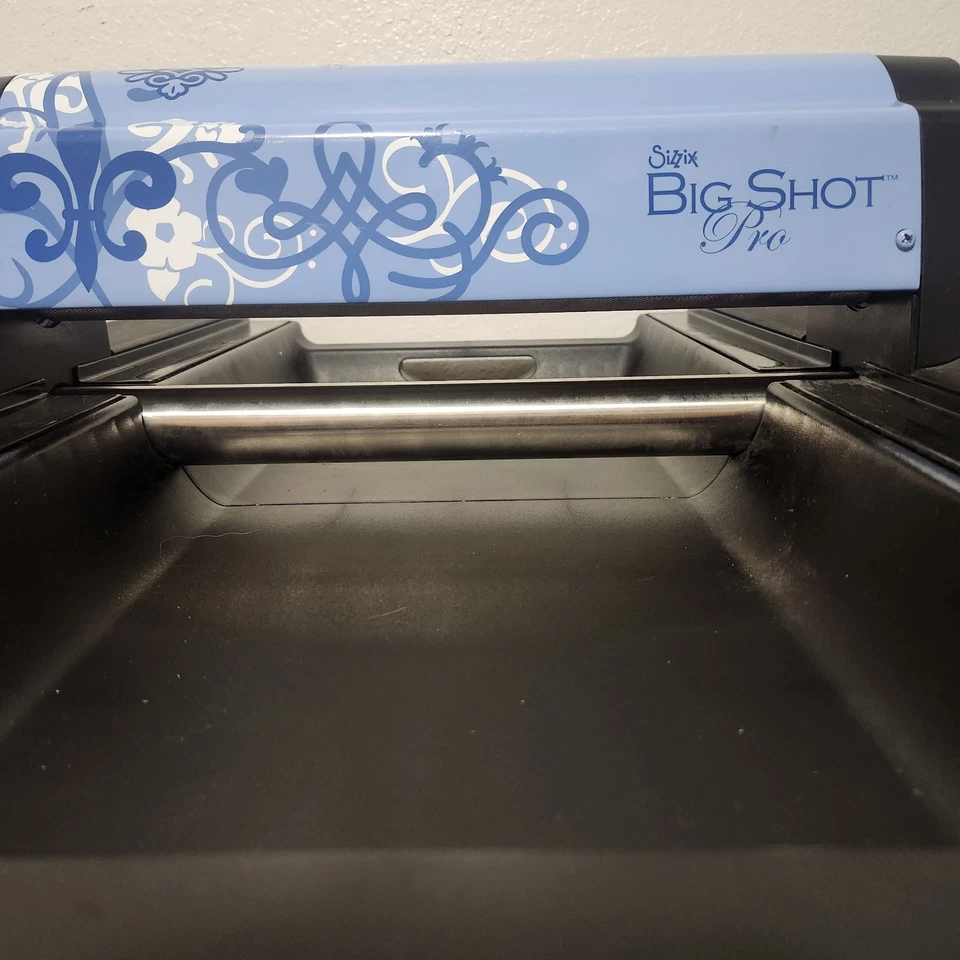 Máquina troqueladora Sizzix Big Shot Pro Ellison letras grandes faltantes Foto 4 de 4