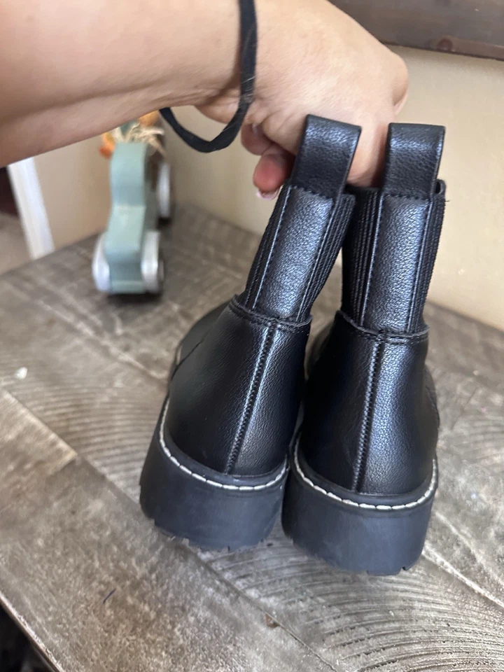 Dolce Vita Women's Shoes Leigha Low Heel Lug Sole Chelsea Boot Black Sz 6 - Image 4 of 4