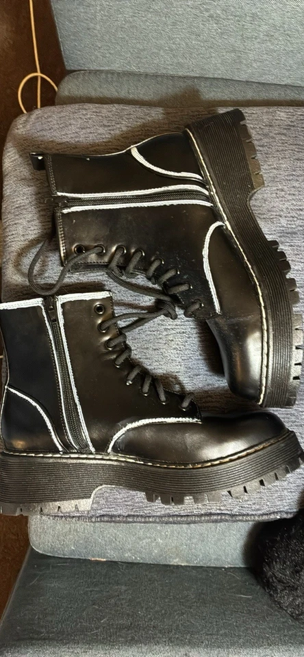 Botas góticas para mujer de cuero pintado a mano talla 7 negras Foto 2 de 2