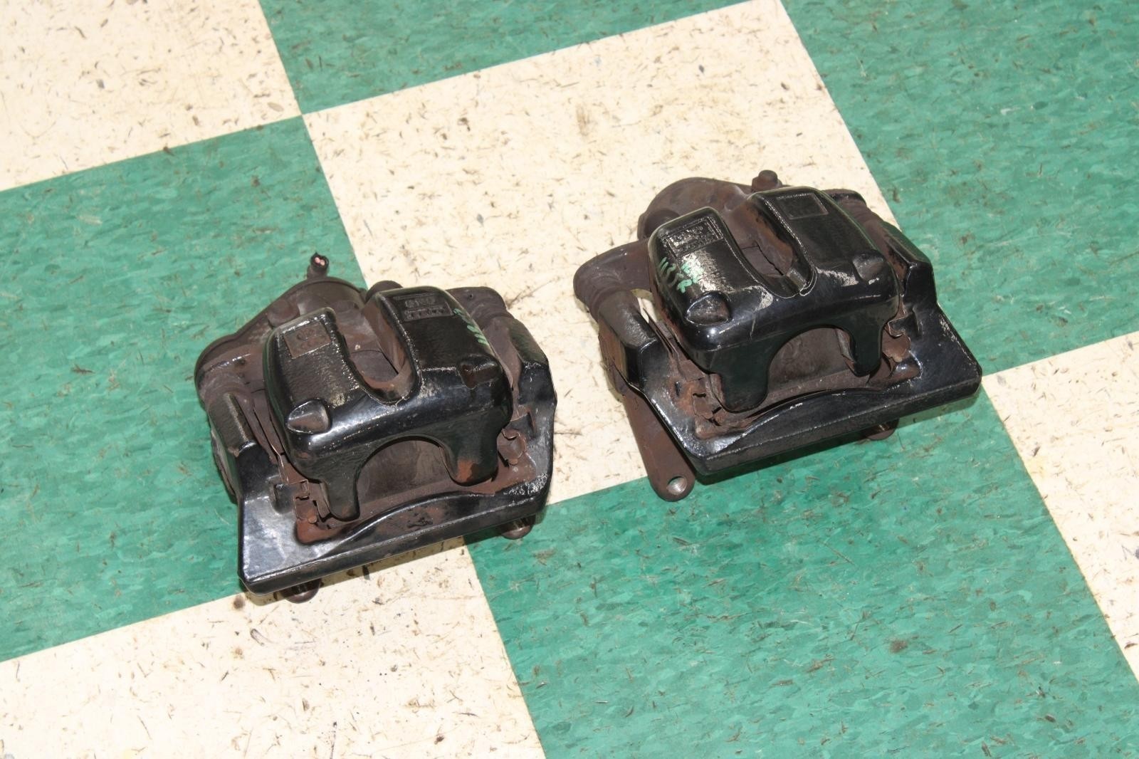 Bentley Flying Spur 2013-2018 Rear Right Brake calipers Pair
