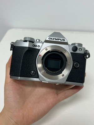 Olympus OM-D E-M5 Mark II 16.1MP Digital Camera Silver (Body Only)