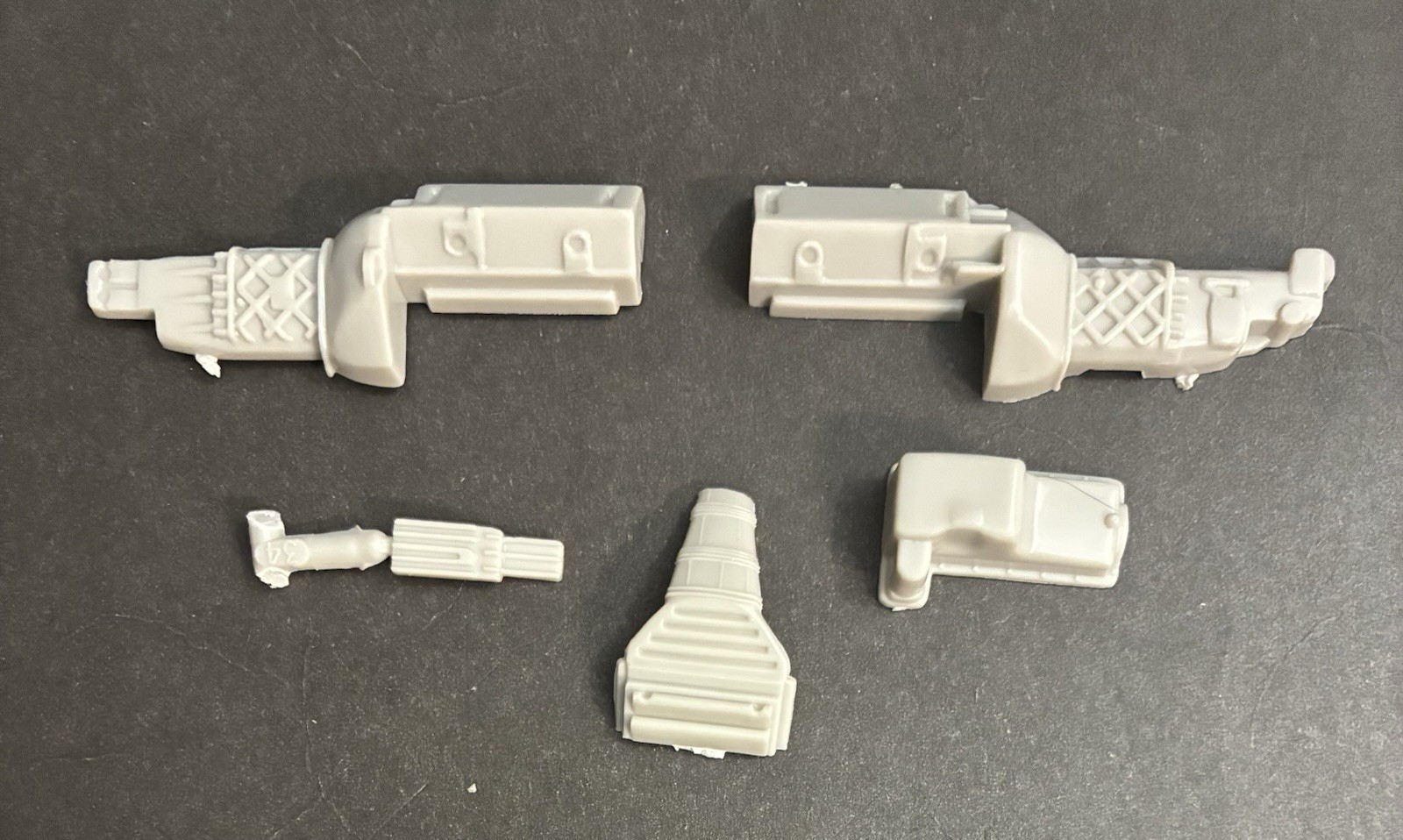 94 Corvette ENGINE BLOCK MORE 341 1667A AMT 31826 Model Car Parts COMBINE PARTS