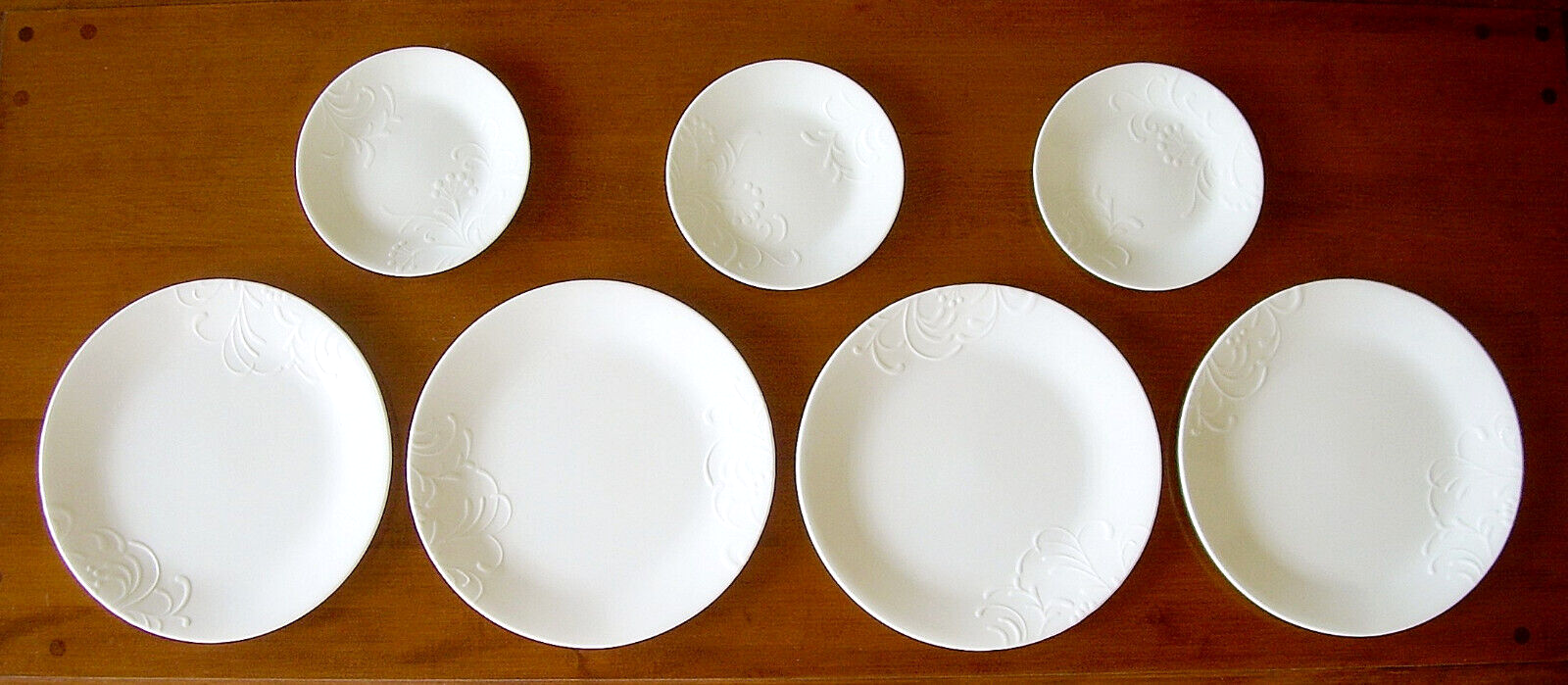 CORELLE CHERISH EMBOSSED ROUND WHITE VITRELLE PLATESDINNER (4