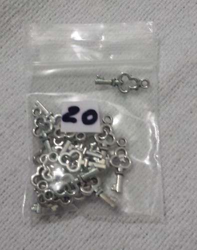Lot of 20 Craft Jewelry Making Silver Metal Charm Mini Key 5/8" Long Love Wisdom - Picture 5 of 6