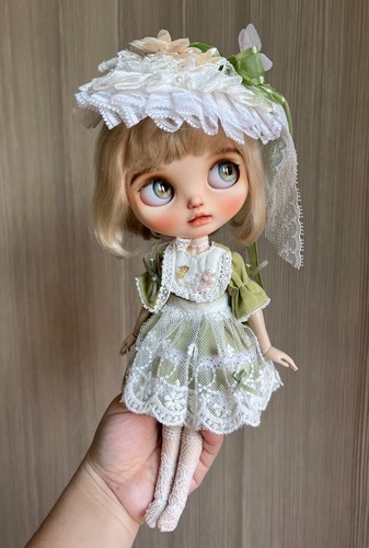 Blythe Doll Clothes -- Dreamy Elegant Floral Green Dress Set (OOAK) - Picture 2 of 24
