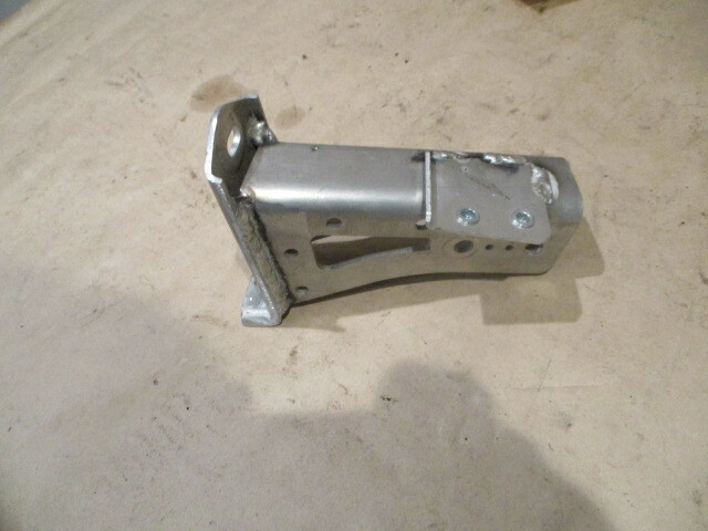 Ferrari 458 Italia - Bracket Fastening Dashboard Crossmember To Tunnel -82469600