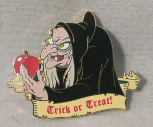 Details About Snow White Old Hag Trick Or Treat Halloween 2001 Poison Apple Disney Pin