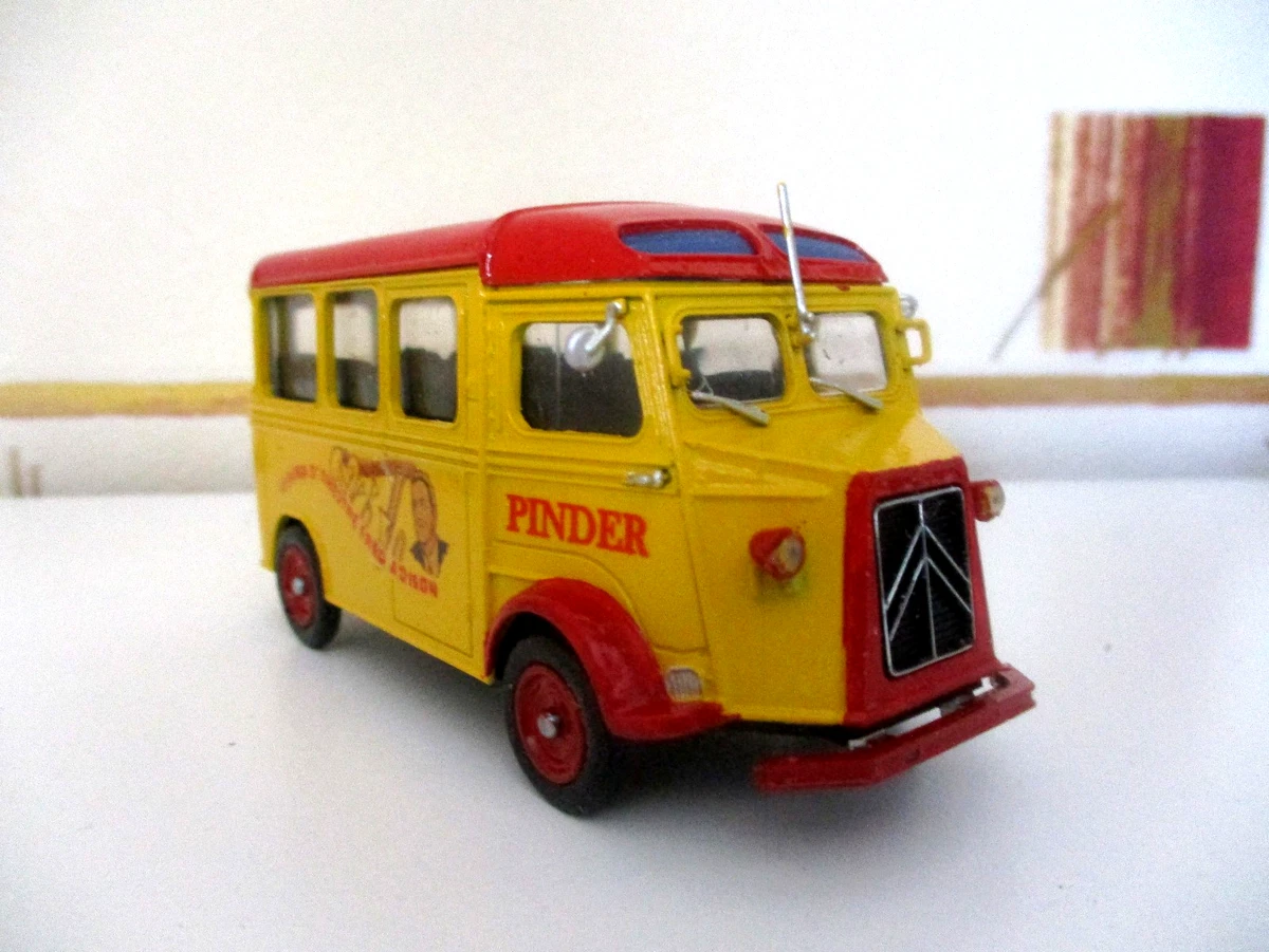 GMC lève-mâts du cirque Pinder 1/43ème