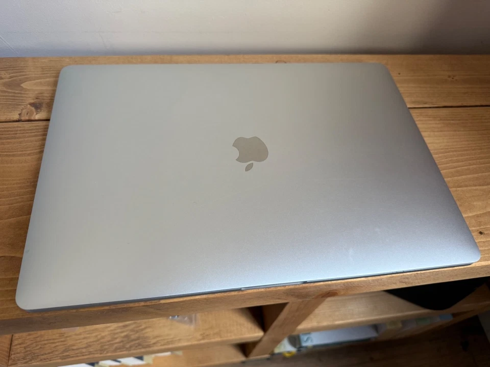 Apple MacBook Pro 15" 2017 · i7 · 16GB · 1TB, photo 1 of 5
