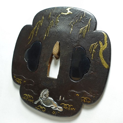 Higo Tsuba Masterpiece, Iron-Finished Quince Shaped Weeping Yanagi-Fuji, #K8369 - Picture 2 of 9