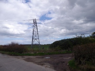 Foto A3 Ein Strommast Duff's Hill in ungewöhnlich niedriger Bauform; ne c2014