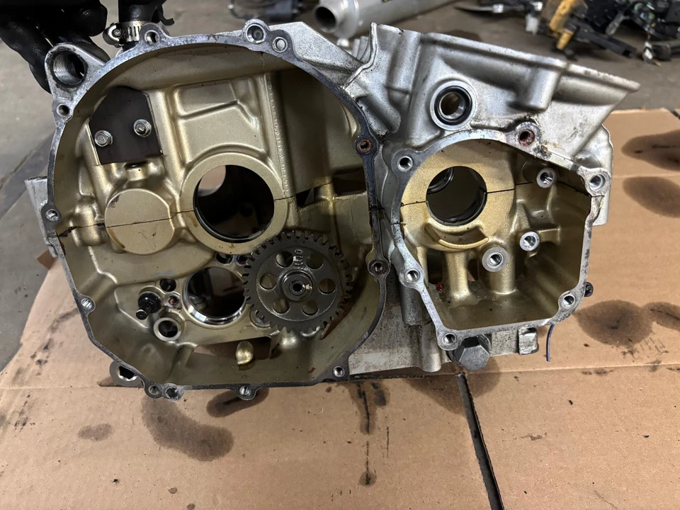 2005 2006 Kawasaki ZX6R 636 Ninja Engine Motor Crankcase cases block NICE - Image 4 of 4