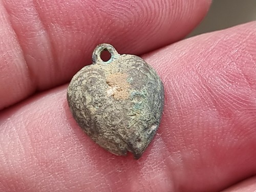 Post Medieval complete copper alloy heart adornment Please read description L70L
