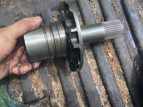 Bomba de aceite delantera Ford C6 transmisión OEM usada núcleo completo E0AP-7A105-B1A - Imagen 5 de 9