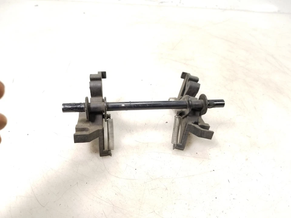 1998 98 BMW R1100 RT RT-P gancho de assento trava suporte de montagem - Imagem 2 de 4