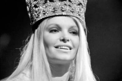 Eva Rueber-Staier after being crowned Miss World 28th November 1969 Old Photo 1