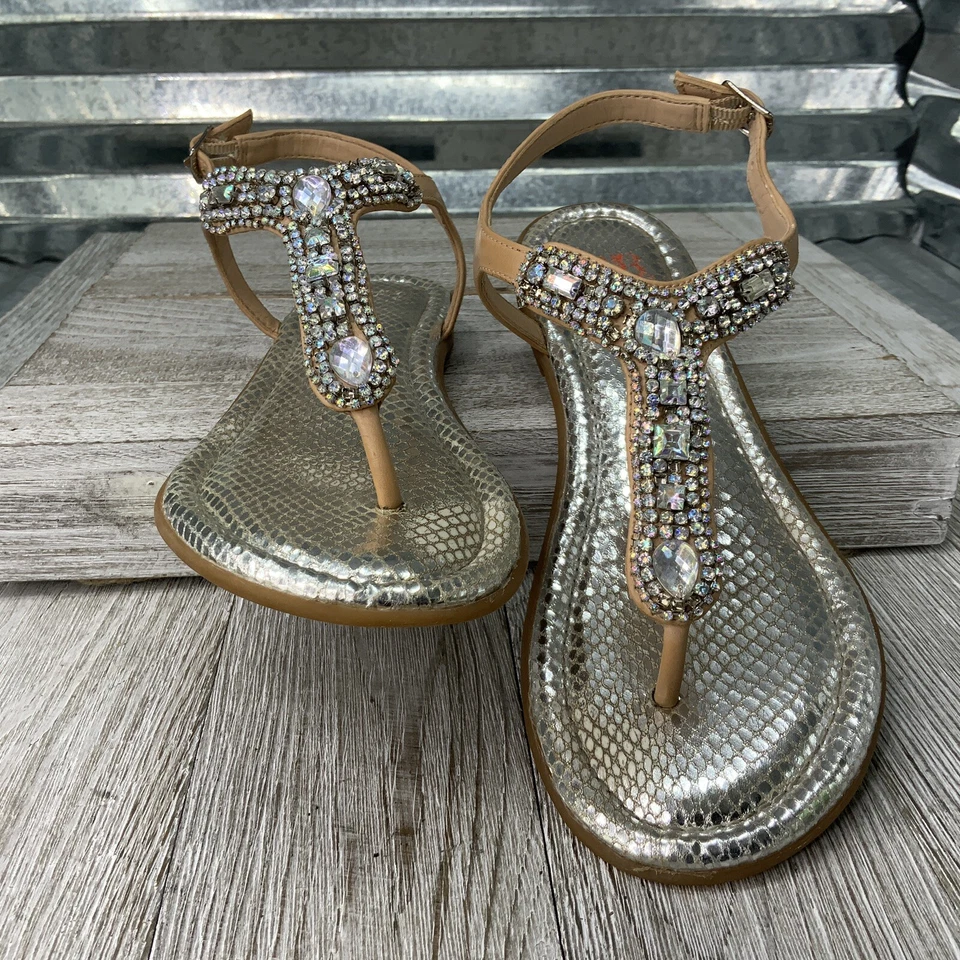 GB Niñas Sandalia Plateada Desnudo T Correa Eslinga Trasera Estrás Acento Talla 3 Foto 2 de 4