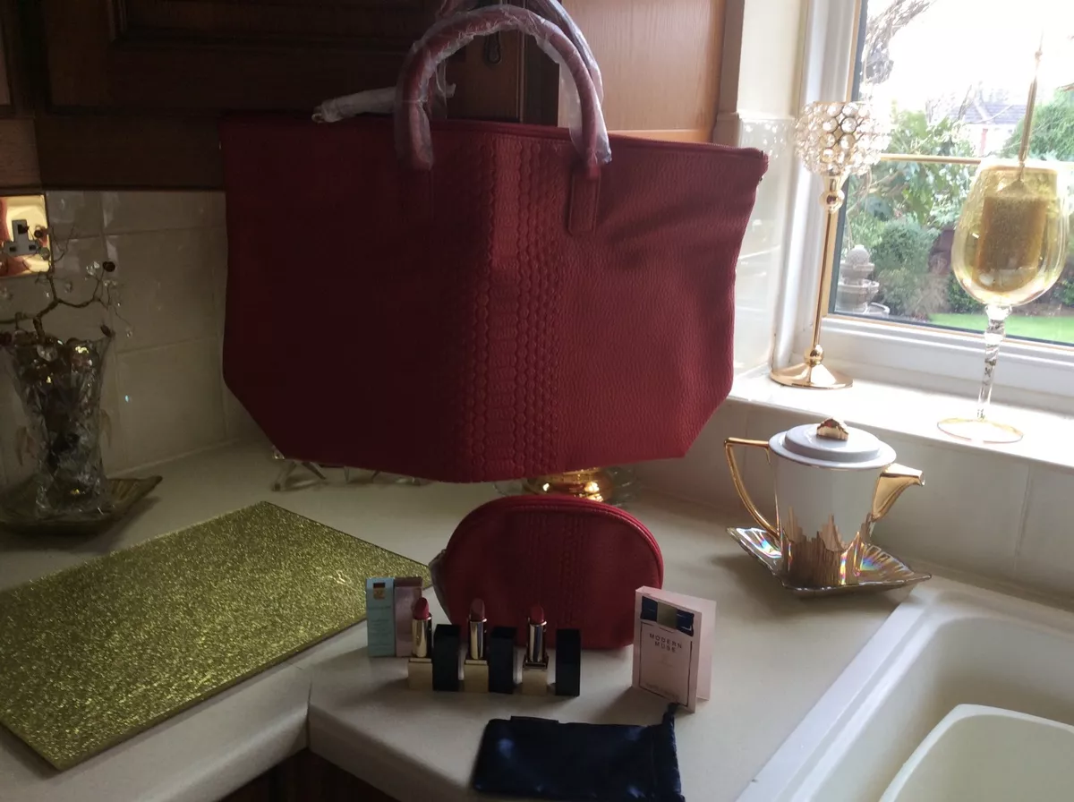 Est e Lauder Red Tote Bag With Matching Makeup Bag Est e Products B New