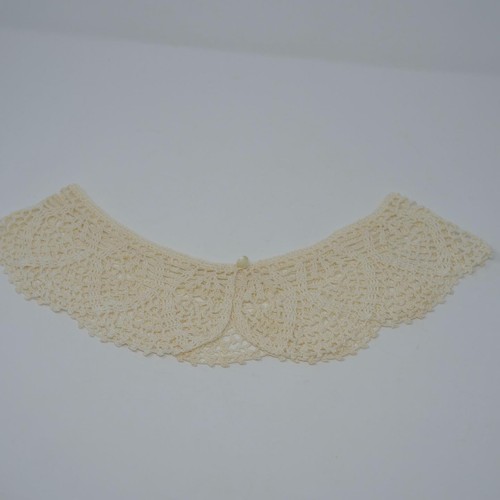 vtg Handmade Crocheted Scalloped Cream Collar Pearlized Button Cottagecore EUC - 第 1/6 張圖片