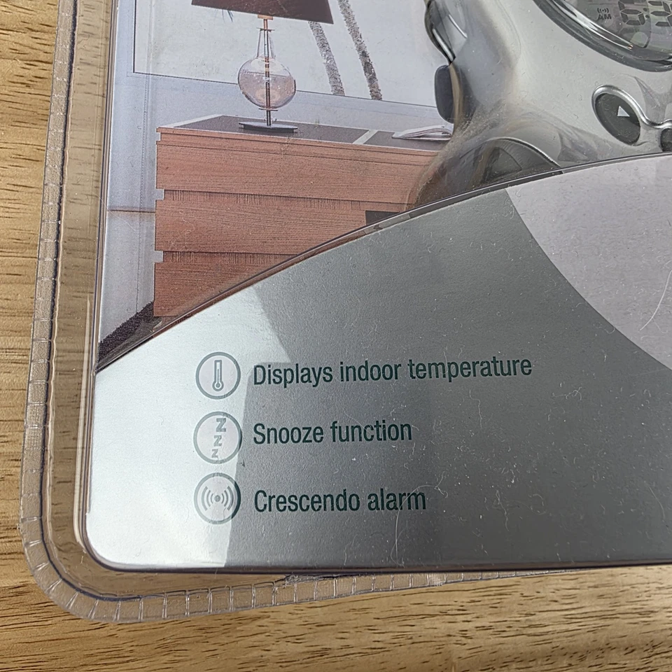 Oregon Scientific Self-Setting Atomic Projection Clock Indoor Thermometer - Image 4 of 4