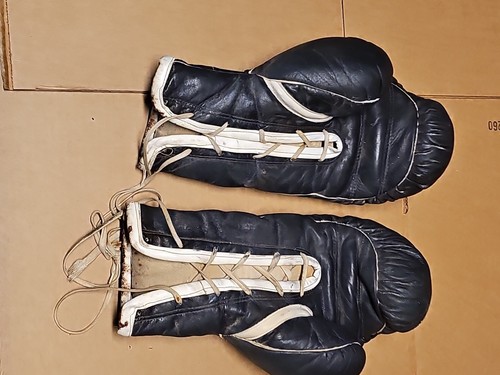 RARE VINTAGE G & S BOXING GLOVES. From Old NY Catskill Camp - Picture 14 of 24