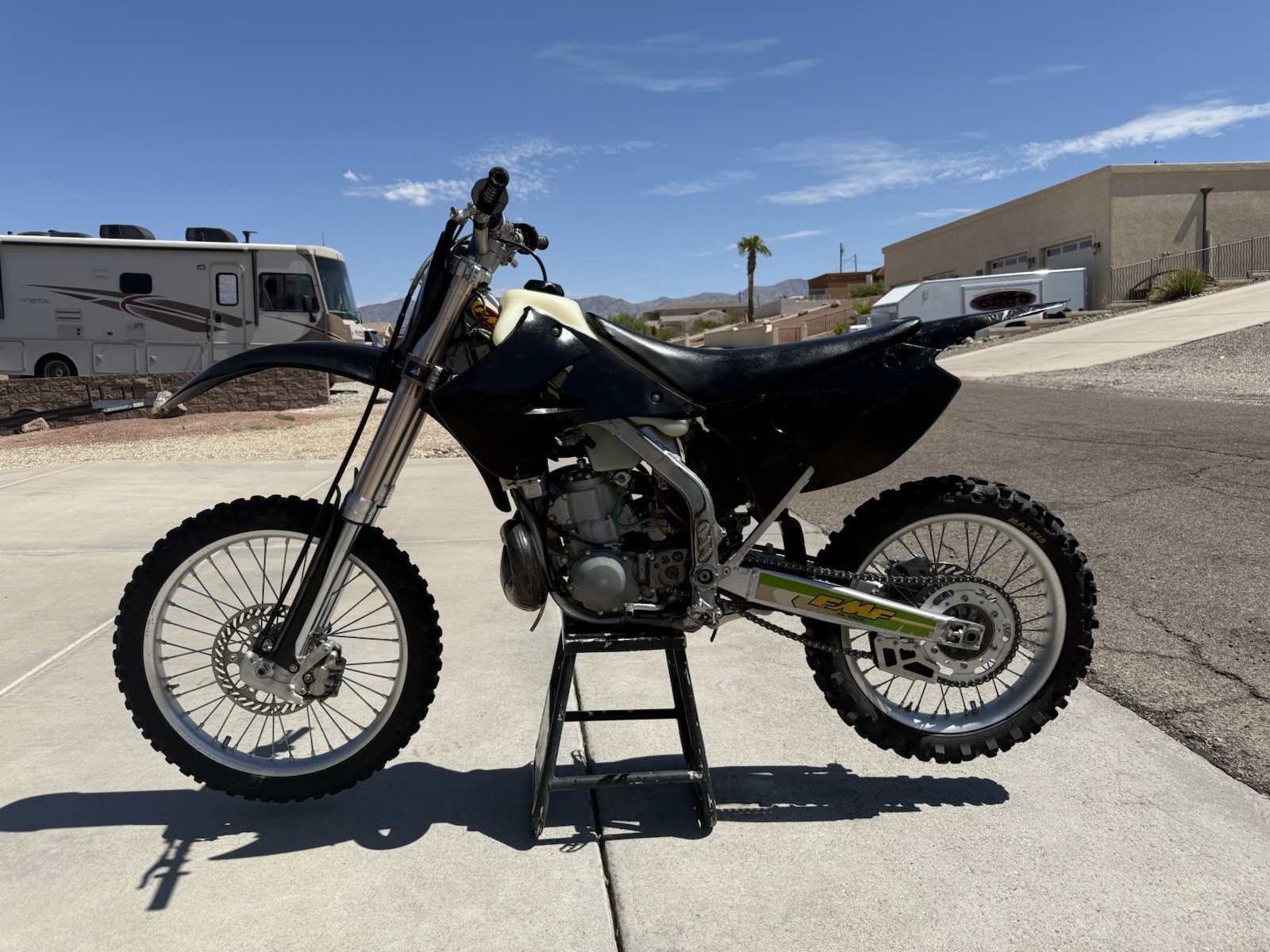 2003 KAWASAKI KX250 OEM Crankcase Set Left & Right! 14001-1307, Good Cases KX250