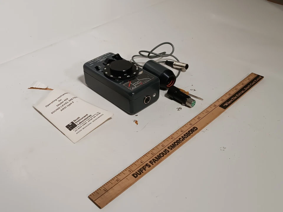 Scott Instrument Model 452 Sound Level Meter w Accessories, Case, and Manual - Image 3 of 4