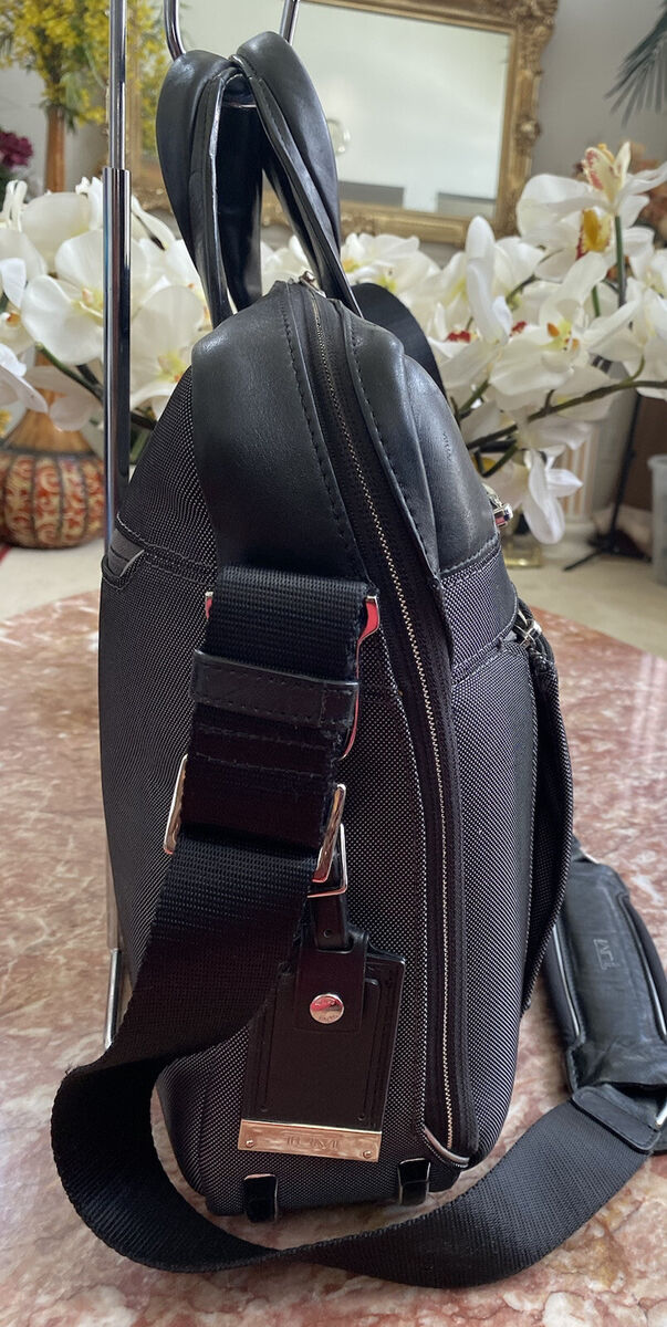 Tumi Arrive Sawyer Grey Business Laptop Briefcase 255002PW2 Tumi Arrive Sawyer Grey Business Laptop Briefcase 255002PW2