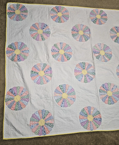 Vintage Quilt handgesteppt Dresdner Platte Blumen Stoffe einige Gebrauchsspuren 85 x 64 - Bild 2 von 15