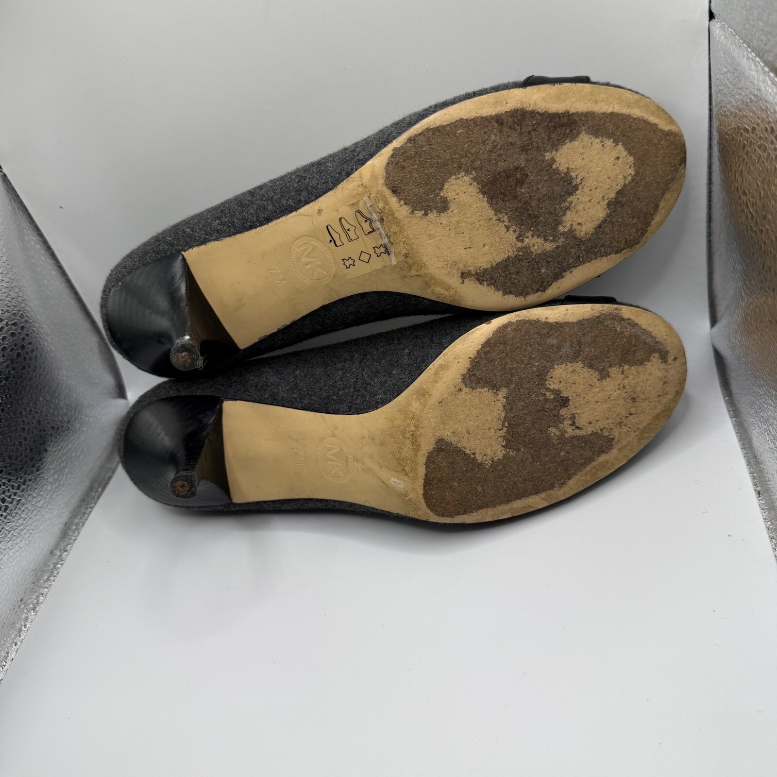 Michael Kors Gray Wool Leather Heels Pumps Classic Logo Detail Size 7M thumbnail 9