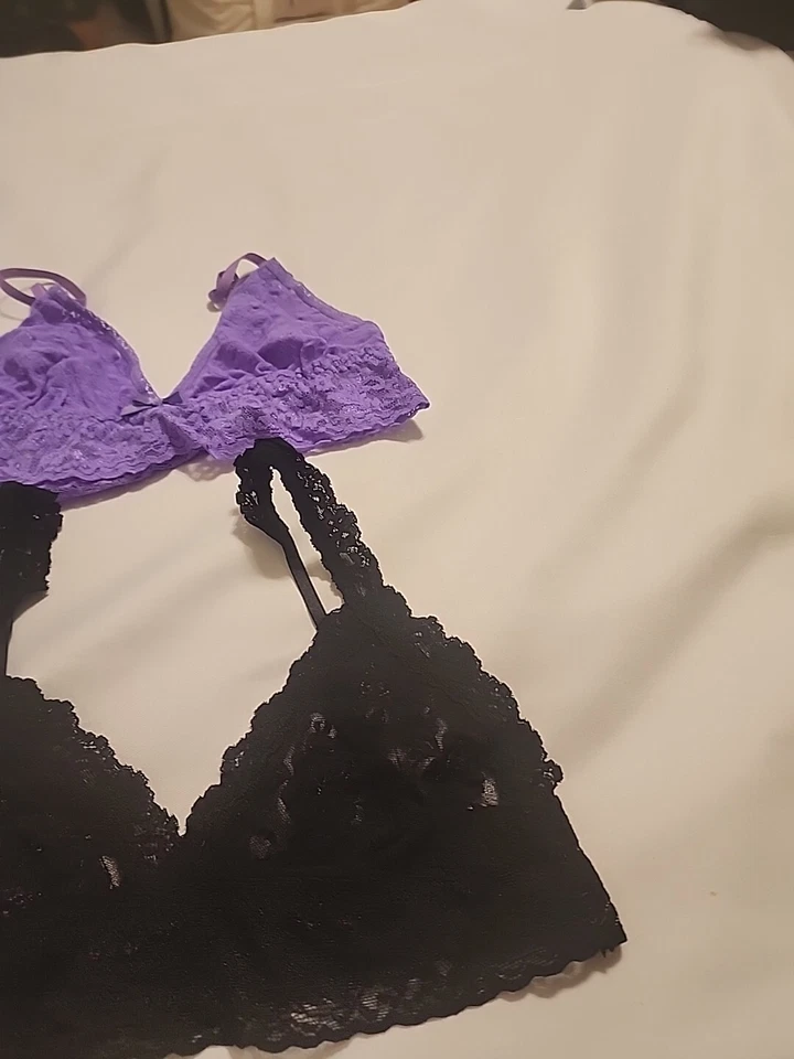 Juego de 2 bralettes de encaje Hanky Panky negro y púrpura Foto 2 de 2