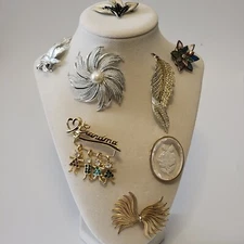 VINTAGE & MODERN BROOCHES 4 SARAH COV. 1 GERRY's  1 K.I.S INTAGLIO ROSE X 10