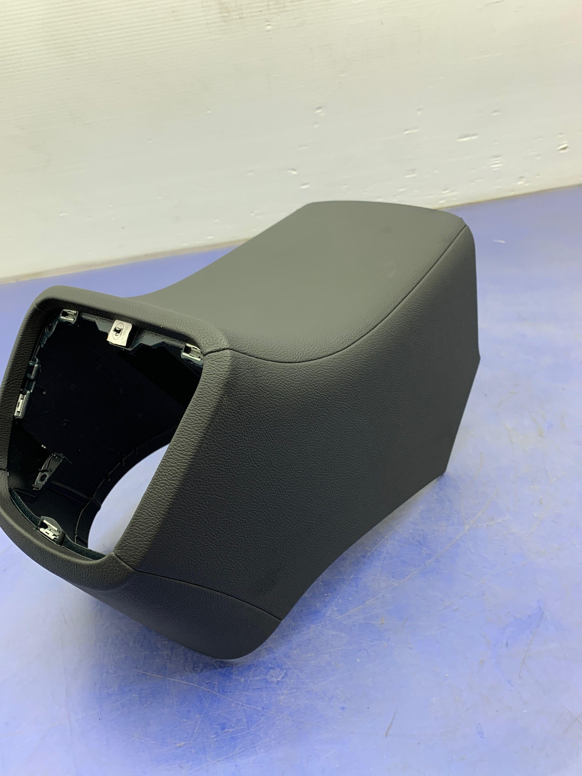 2017-2020 MASERATI LEVANTE M161 OEM CENTER CONSOLE REAR HOUSING BEZEL 105883753C
