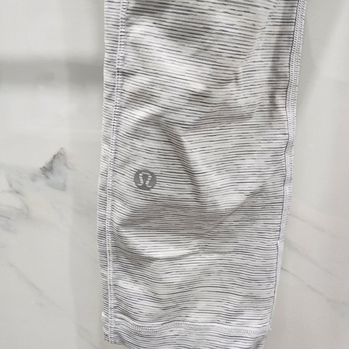 Lululemon Speed Up Crop 21" Wee Are From Space Nimbus Battleship Size 4 - Picture 4 of 7