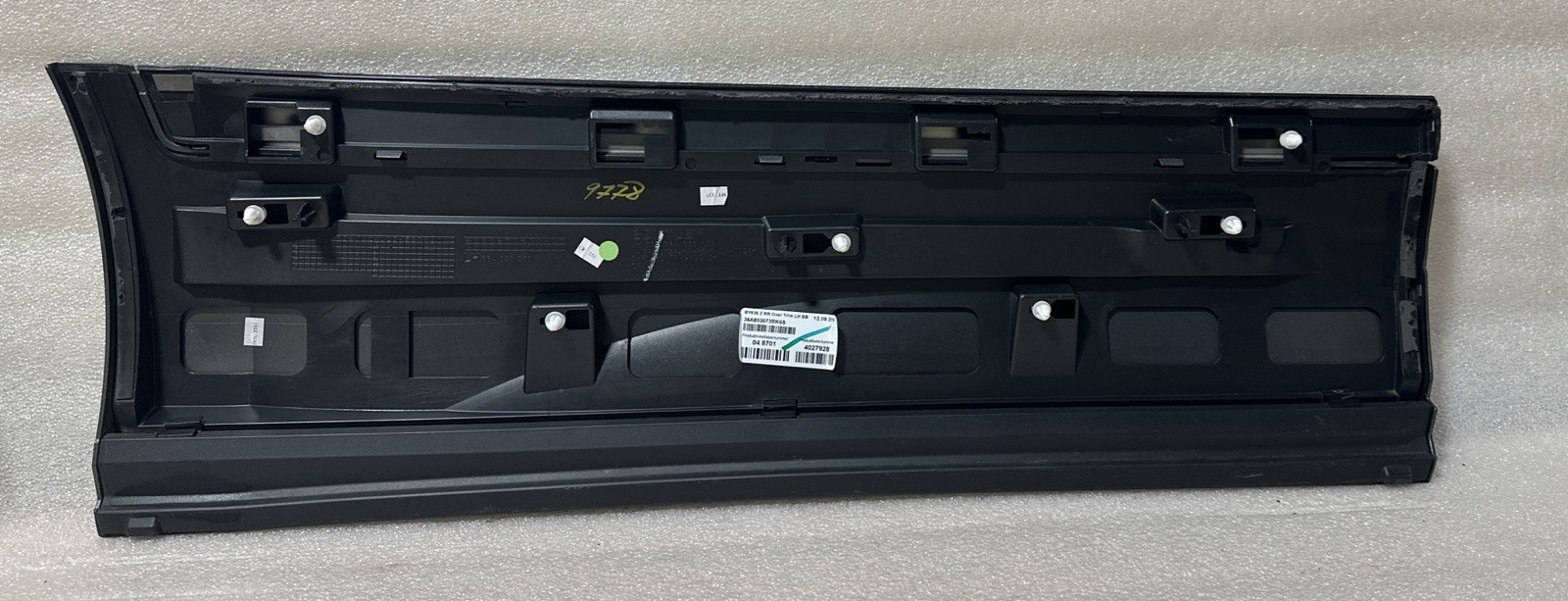 Bentley Bentayga Rear Left Side Lower Door Molding Trim 2017 - 2020 OEM